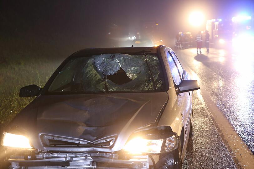Der Sohn des Lkw-Fahrers musste mit ansehen, wie sein Fahrer überfahren wurde. Bilder vom Unfallort.