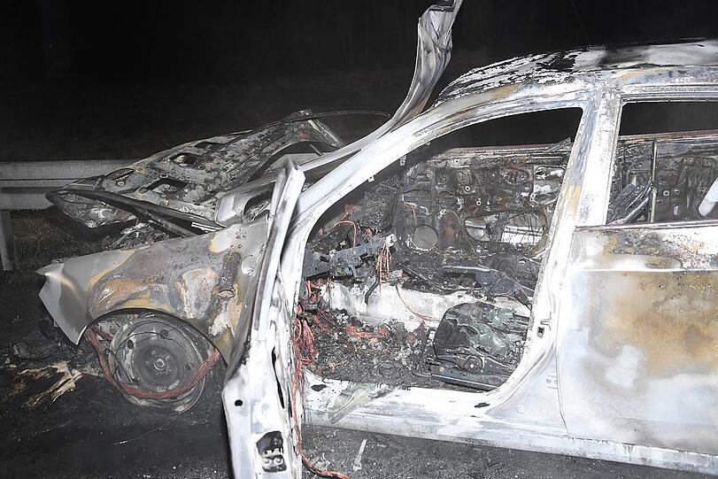 Trümmer und Autowracks auf der A95: Die Bilder vom Bergungseinsatz.