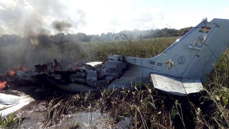 Bei dem Absturz des zweimotorigen Flugzeugs sind alle sechs Menschen an Bord ums Leben gekommen. Bei dem Absturz des zweimotorigen Flugzeugs sind alle sechs Menschen an Bord ums Leben gekommen.