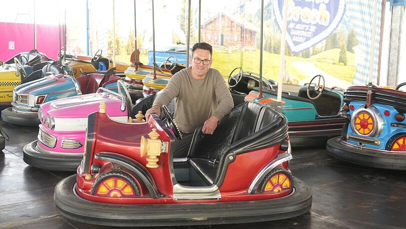 Die Autos im Scooter von Kurt Geier sind wie Oldtimer gestaltet. Die Autos im Scooter von Kurt Geier sind wie Oldtimer gestaltet.
