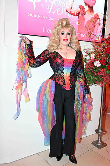 Gloria Gray