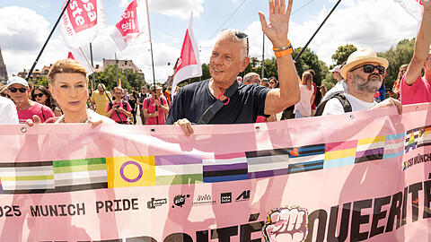 Dieter Reiter f&uuml;hrt seit Jahren den CSD-Umzug in der ersten Reihe an.