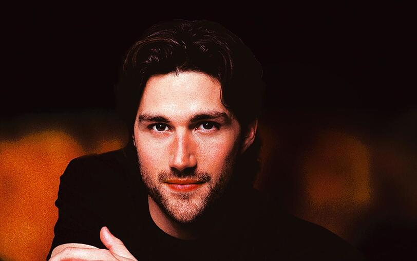Mit einer Hauptrolle in der Serie "Party of Five" begann in den 90er-Jahren die Karriere von Matthew Fox. Mit einer Hauptrolle in der Serie "Party of Five" begann in den 90er-Jahren die Karriere von Matthew Fox.
