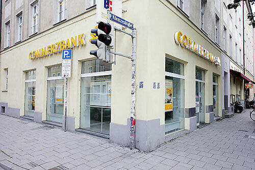 Diese Commerzbank-Filiale in der Klenzestraße wurde überfallen