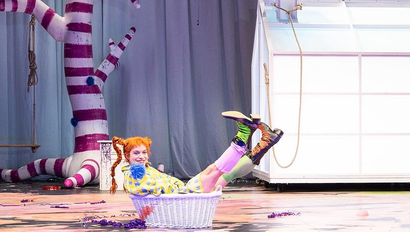 Liliane Amuat spielt „Pippi Langstrumpf“ im Residenztheater