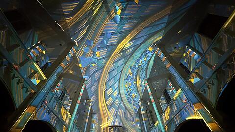 Sind wir in der &bdquo;Kosmischen Uhr&ldquo;, wie das dritte Kapitel von &bdquo;Infinity&ldquo; in der Markuskirche hei&szlig;t?