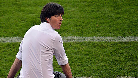 Jogi Löw ist sauer: Jemand hat hinter seinem Rücken Geheimnisse ausgeplaudert. (Archivbild)