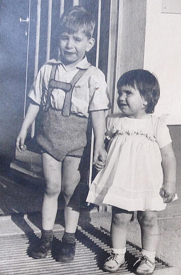 Christine mit ihrem Bruder Rolf.