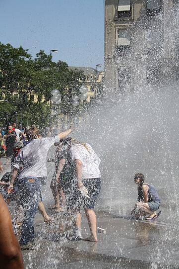 Wasserschlacht am Stachus. Die Bilder.
