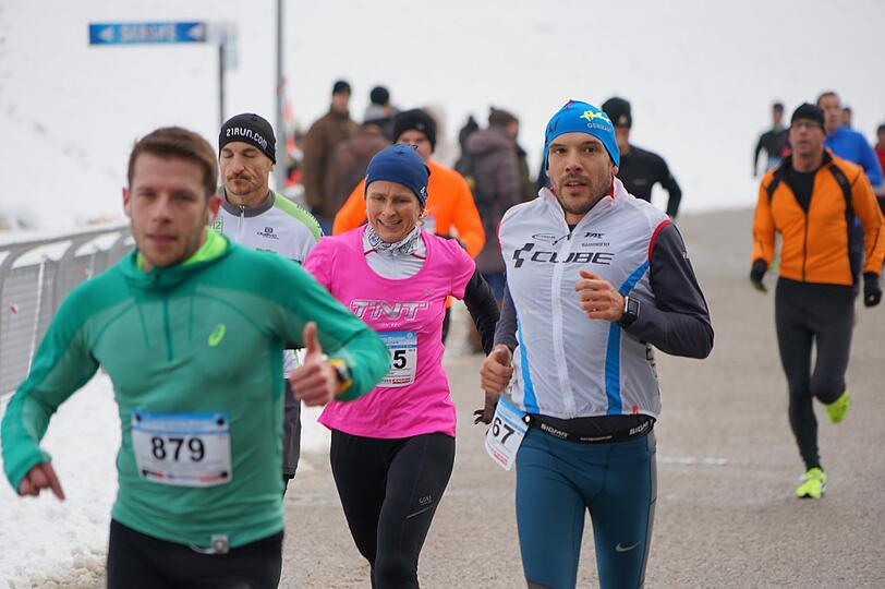 1.100 Läufer nahmen am Samstagvormittag am Winterlauf im Olympiapark teil. Hier gibt's die Bilder.