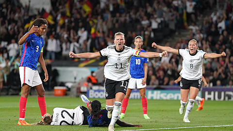 Jubel bei DFB-Frauen: Alexandra Popp war die Heldin des Abends.