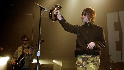 Ein Jahr nach der Schlägerei, 2003, spielen Liam Gallagher (r.) und Noel Gallagher ein Konzert im Zenith.