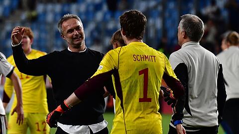 U17-Trainer Christian Wück lässt offen, ob Max Schmitt im WM-Finale im Tor steht.