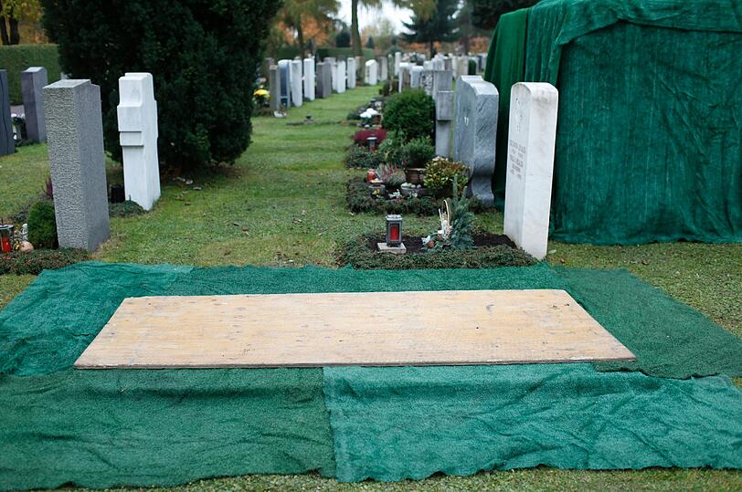 Letzte Ruhestätte: Das zukünftige Grab von Mathias V. auf dem Städtischen Friedhof von Königsbrunn.