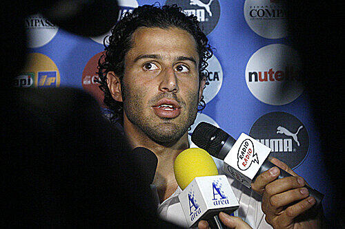 Die Bayern werden sich sicher nach einem Ersatz für Jansen umsehen. Als heißer Kandidat gilt der italienische Weltmeister Fabio Grosso.