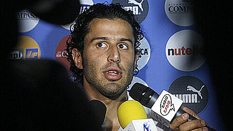 Die Bayern werden sich sicher nach einem Ersatz für Jansen umsehen. Als heißer Kandidat gilt der italienische Weltmeister Fabio Grosso.