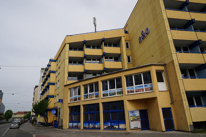 Im "A&O"-Hostel in der Arnulfstraße ist es am Ostermontag zu einer Messerstecherei gekommen - ein 61-Jähriger erlag tags darauf seinen schweren Verletzungen.
