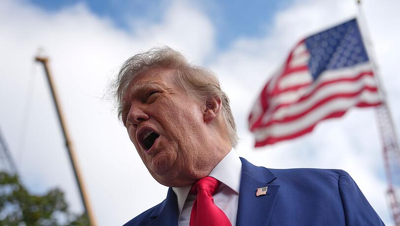 Trump will eigenen Aussagen zufolge nicht für die Drosselung des Satelliteninternets in der Ukraine verantwortlich gewesen sein. Trump will eigenen Aussagen zufolge nicht für die Drosselung des Satelliteninternets in der Ukraine verantwortlich gewesen sein.
