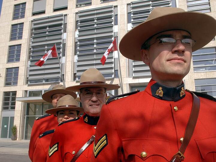 Auch die Royal Canadian Mounted Police hilft, die Sicherheit in Vancouver zu gewährleisten.