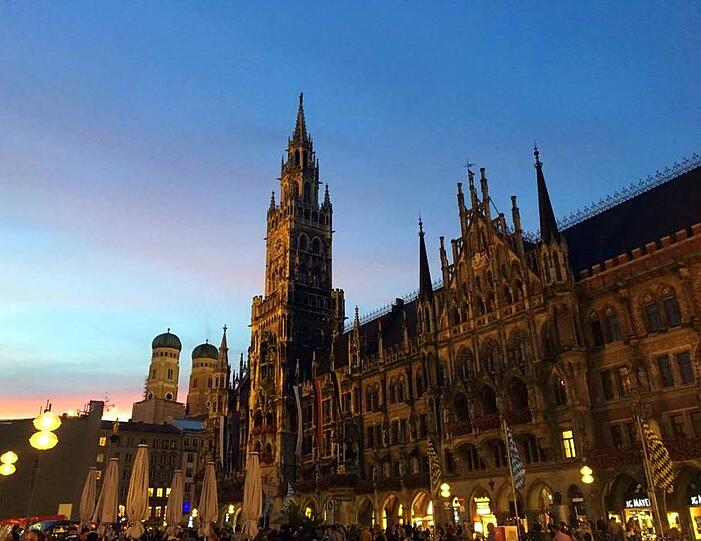 In der Innenstadt glühte es ein wenig verhaltener - nichtsdestotrotz wunderschön!