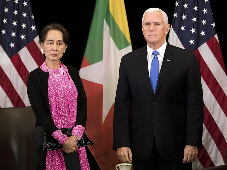 US-Vozepräsident Mike Pence trifft in Singapur mit Myanmars Regierungschefin Aung San Suu Kyi zusammen.