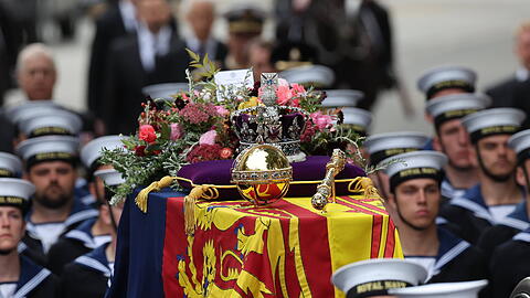 Im Blumenschmuck steckt eine persönliche Widmung von König Charles III.
