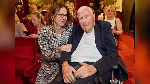 Peter Weck wurde von seiner Lebensgef&auml;hrtin Joanna begleitet. Am 12. August wurde er 96 Jahre alt.