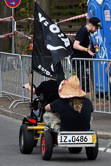 Die Vorbereitungen laufen auf Hochtouren. Am Donnerstag beginnt das legendäre Heavy-Metal-Festival in Wacken - bereits zum 25. Mal. Die ersten Metal-Fans sind auch schon da. Die ersten Bilder von Wacken 2014!