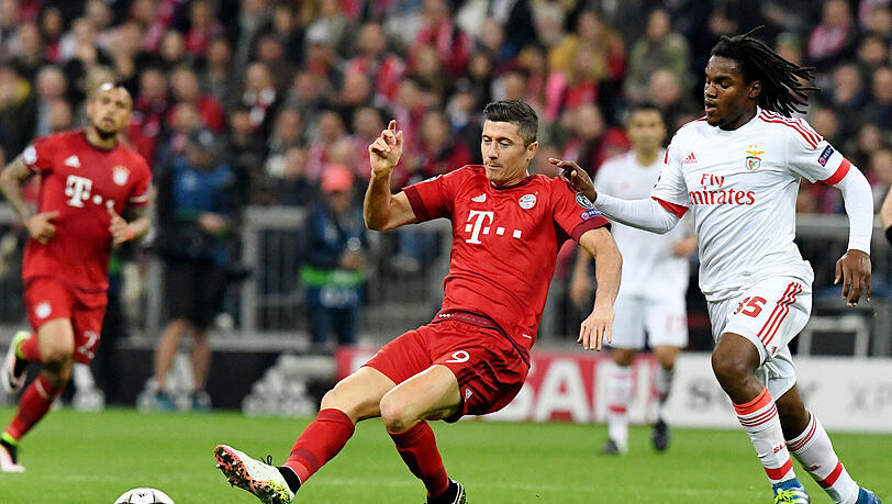 Hart umkämpft war die Partie gegen Benfica - hier versucht Lewandowski den Ball zu behaupten. Hart umkämpft war die Partie gegen Benfica - hier versucht Lewandowski den Ball zu behaupten.