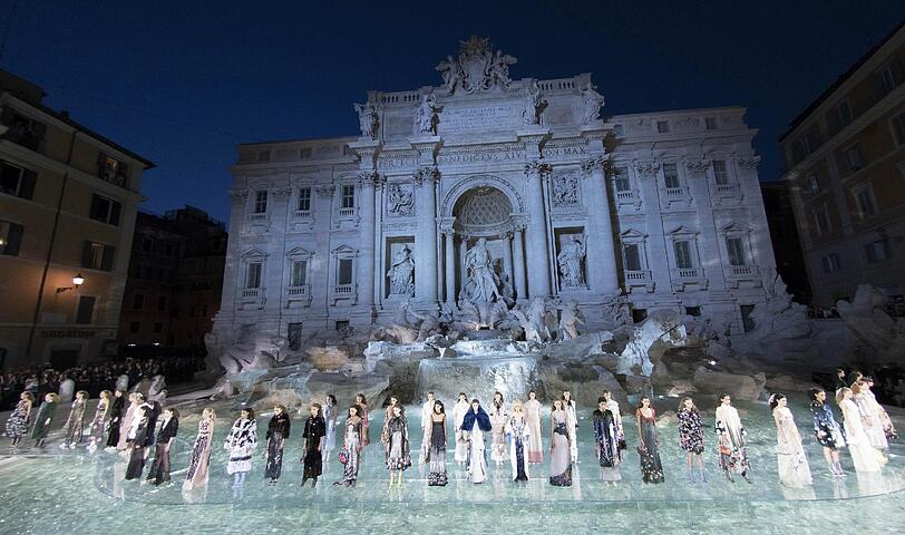 Fendi zeigt in Rom eine spekatkuläre Show
