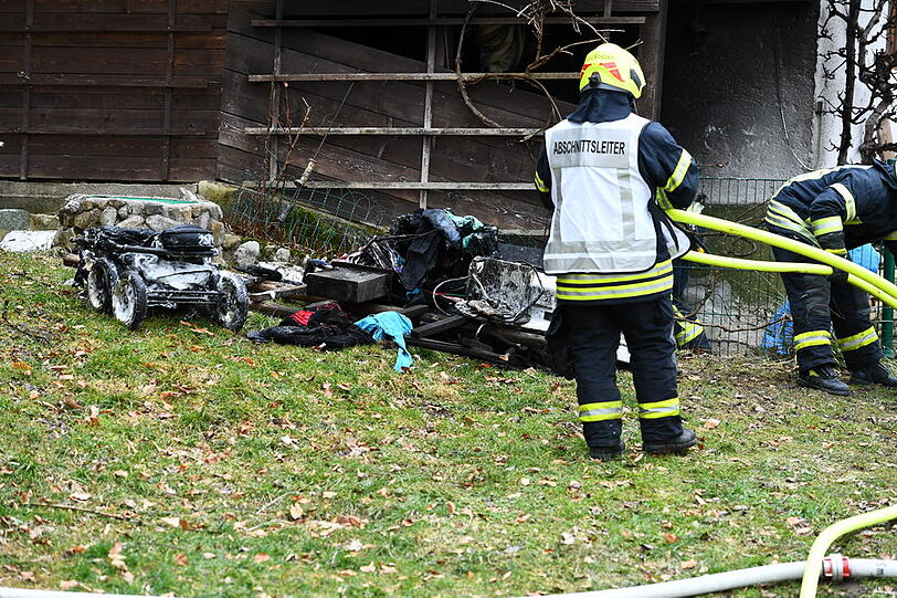 Der Sachschaden beträgt 35.000 Euro - die Ursache für den Kellerbrand ist derzeit noch unklar. Die Bilder vom Feuerwehreinsatz.