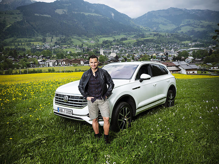 Beim Zwischenstopp auf der idyllischen "Ganslernalm" hoch über Kitzbühel nahm er sich Zeit für ein Interview.
