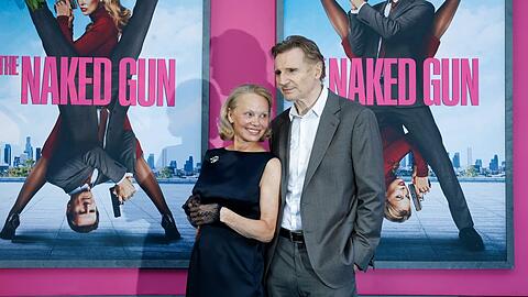 Pamela Anderson und Liam Neeson bei der "Die nackte Kanone"-Premiere in New York City.