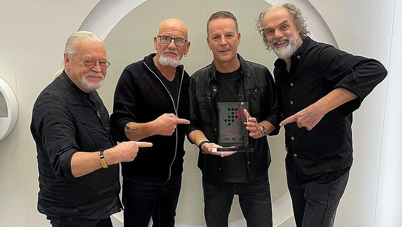 Santiano schaffen es zum neunten Mal auf die Spitzenposition der Deutschen Album-Charts. Santiano schaffen es zum neunten Mal auf die Spitzenposition der Deutschen Album-Charts.