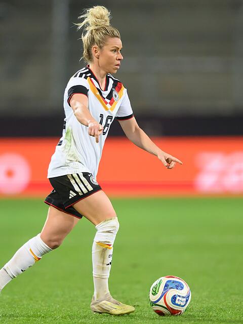 Weiter Bayern-Dirigentin: Linda Dallmann. (Archivbild)