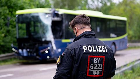 Gutachter sollen die Unfallursache ermitteln. (Archivbild)
