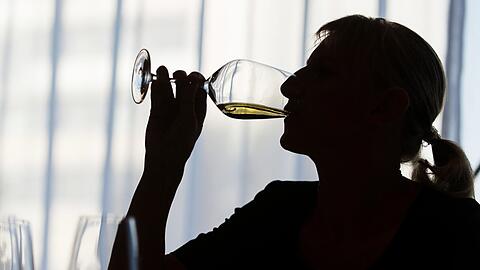 Der Genuß von Weißwein zum Frühstück wurde einer 61-Jährigen in Wolfratshausen zum Verhängnis. (Symbolfoto)
