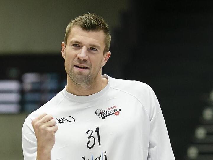Nürnbergs Robert Oehle ballt die Faust. Foto: Frank Molter/dArchivbild