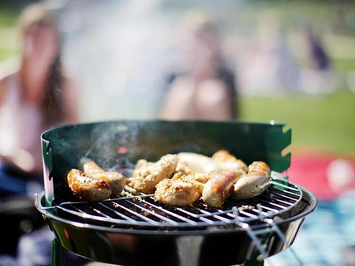 Angesichts der Waldbrandgefahr wurden in vielen Städten und Regionen in Nordrhein-Westfalen Rauch- und Grillverbote auf öffentlichen Flächen erlassen.