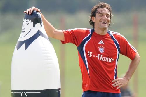 Mit Spaß im Training: Luca Toni freut sich auf sein Comeback &ndash; in der 3. Liga.
