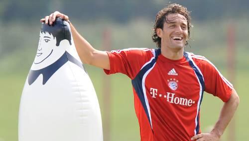 Mit Spaß im Training: Luca Toni freut sich auf sein Comeback – in der 3. Liga. Mit Spaß im Training: Luca Toni freut sich auf sein Comeback – in der 3. Liga.