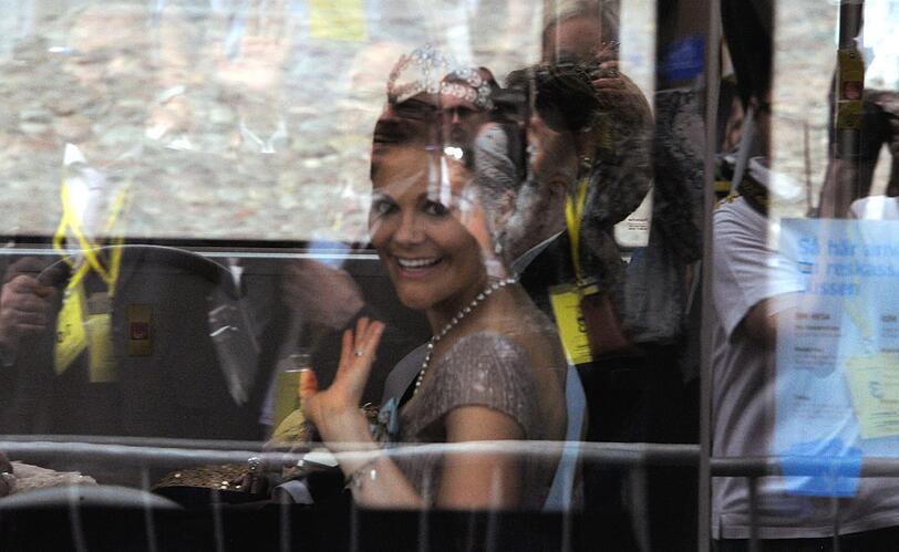 Prinzessin Madeleine und ihr Ehemann Chris O'Neill konnten nach dem Ja-Wort mit 400 Gästen im Königsschloss am Mälarsee feiern &ndash; bis in die Nacht. Die Bilder.