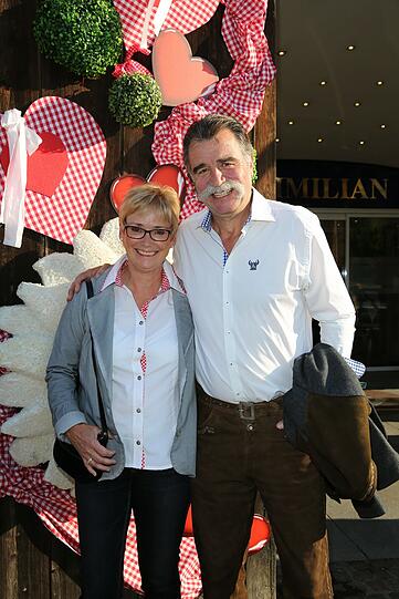 Der ehemalige Handballbundestrainer Heiner Brand mit Ehefrau Christel.