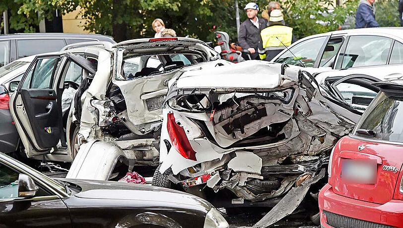 Die Bilder von der Massenkarambolage auf der Nymphenburger Straße. Die Bilder von der Massenkarambolage auf der Nymphenburger Straße.