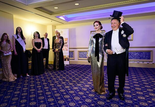 Fesches Hingucker-Paar: Mörtel Lugner und Priscilla Presley. Fesches Hingucker-Paar: Mörtel Lugner und Priscilla Presley.