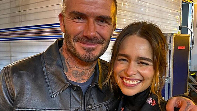 David Beckham hat mit Emilia Clarke für ein Foto posiert. David Beckham hat mit Emilia Clarke für ein Foto posiert.