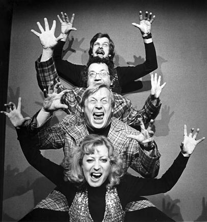 Rainer Basedow (Zweiter von unten) mit den Lach- und Schieß-Kollegen Veronika Faber, Kurt Weinzierl und Bernd Stephan (ganz oben) im Programm "Im Namen der Direktion" (1977). Rainer Basedow (Zweiter von unten) mit den Lach- und Schieß-Kollegen Veronika Faber, Kurt Weinzierl und Bernd Stephan (ganz oben) im Programm "Im Namen der Direktion" (1977).