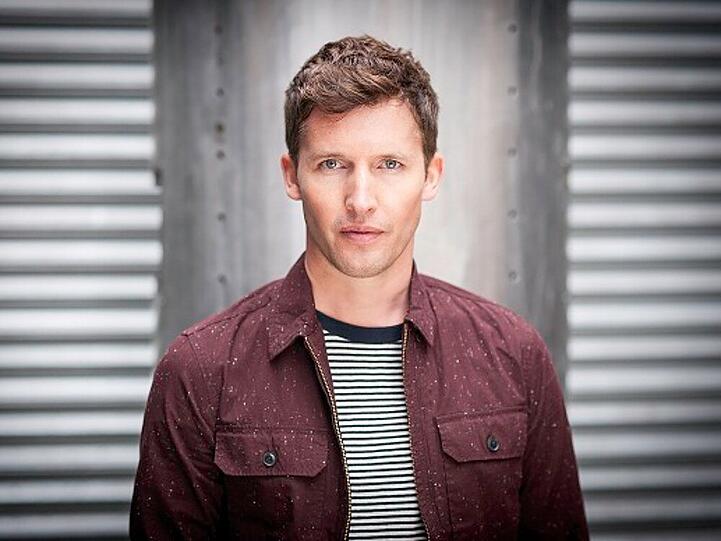 James Blunt singt lieber über Gefühle als schnelle Autos