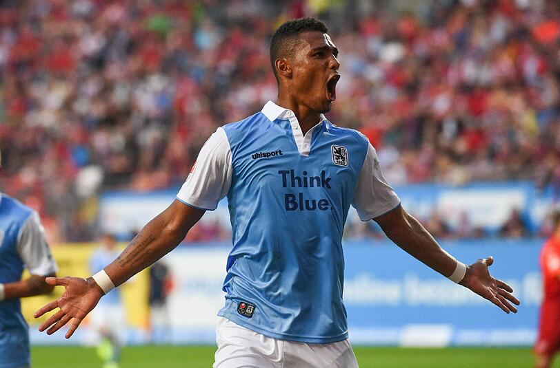 Mit 12 Toren hat Rubin Okotie die Hälfte aller Ligatreffer in dieser Saison für den TSV 1860 München erzielt.