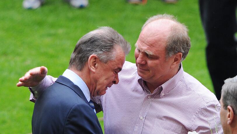 Tränenreicher Abschied im Mai 2008: Trainer Ottmar Hitzfeld (l.) und Bayern-Präsident Uli Hoeneß. Tränenreicher Abschied im Mai 2008: Trainer Ottmar Hitzfeld (l.) und Bayern-Präsident Uli Hoeneß.